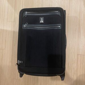 Used Travelpro Platinum Elite Softside Expandable Carry on